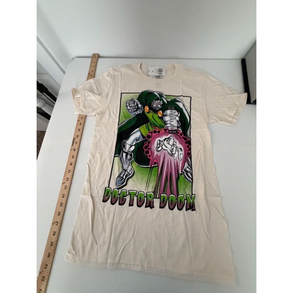 Hot topic Marvel Graphic tee S/CH
